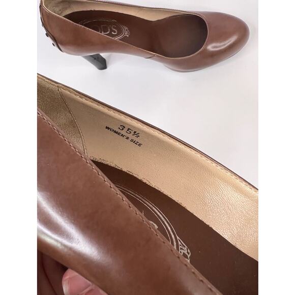 Tod's Size 5 (EU 35.5) Brown Leather 3.5 Heels With Black Studs Back of Heels - Picture 9 of 16